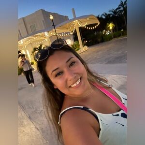 Meet your Posher, Adrianna